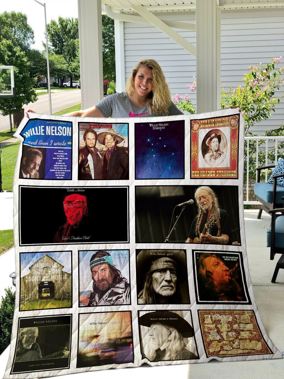 1692404672367b70eaa7