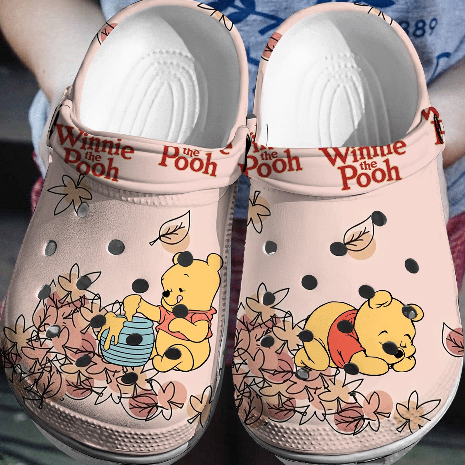 cute little winnie the pooh eating honey light pink clogs for kids and adutls 8gaxj