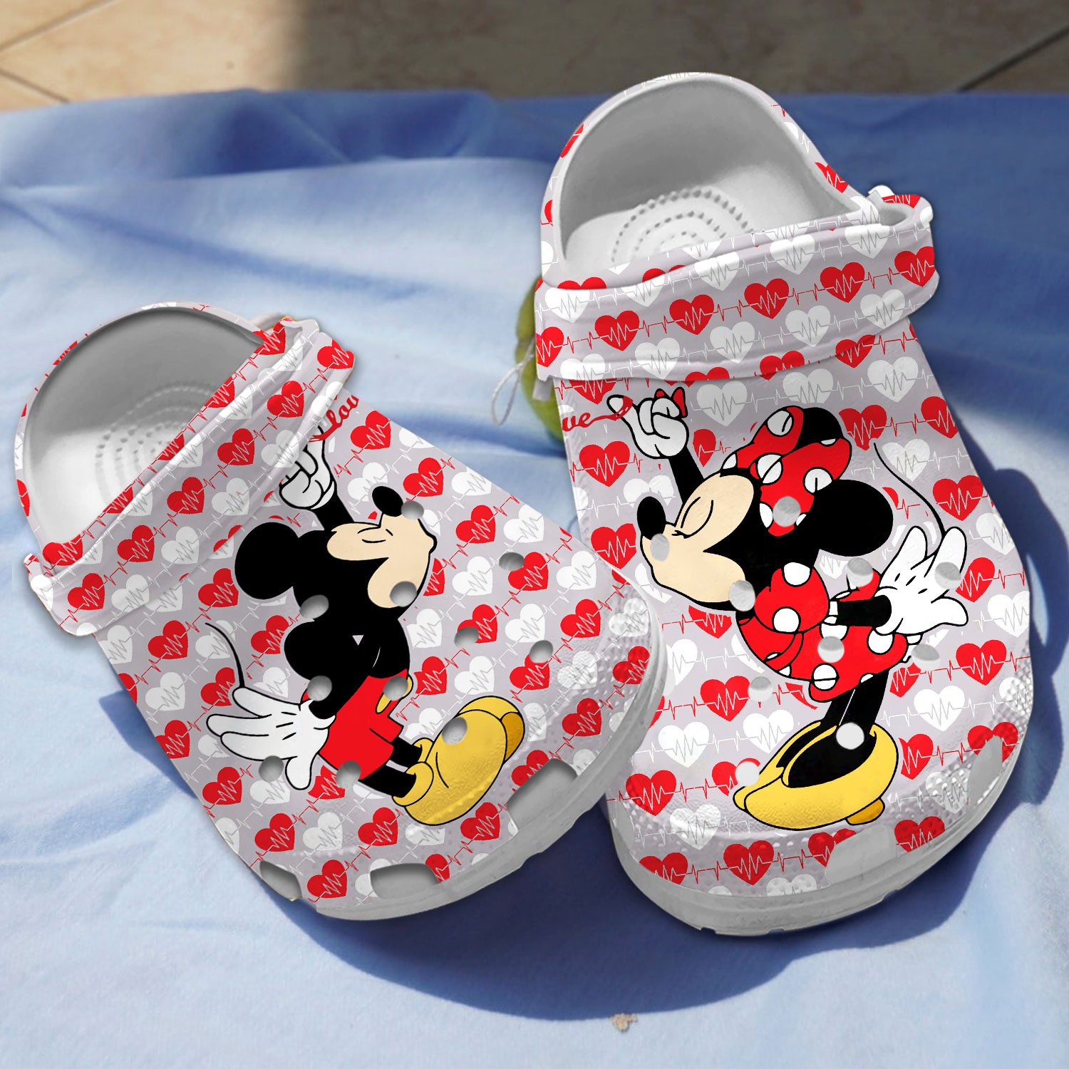eye catching coulpe set mickey kissing minnie cartoon clogs for men and women fya4g