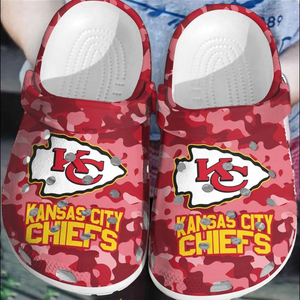 footwearmerch nfl kc chiefs football clogs crocband shoes comfortable for men women evbtz