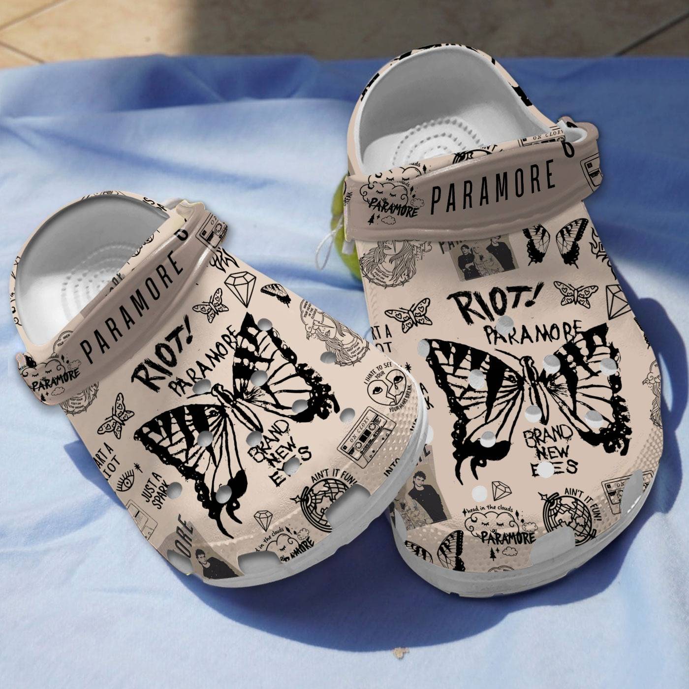 lightweight 26 comofortable paramore music band clogs b8bxj