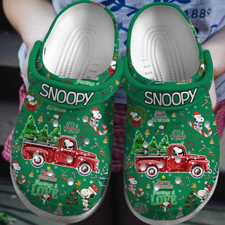 merry chirstmas snoopy cartoon green unisex clogs wtnp6