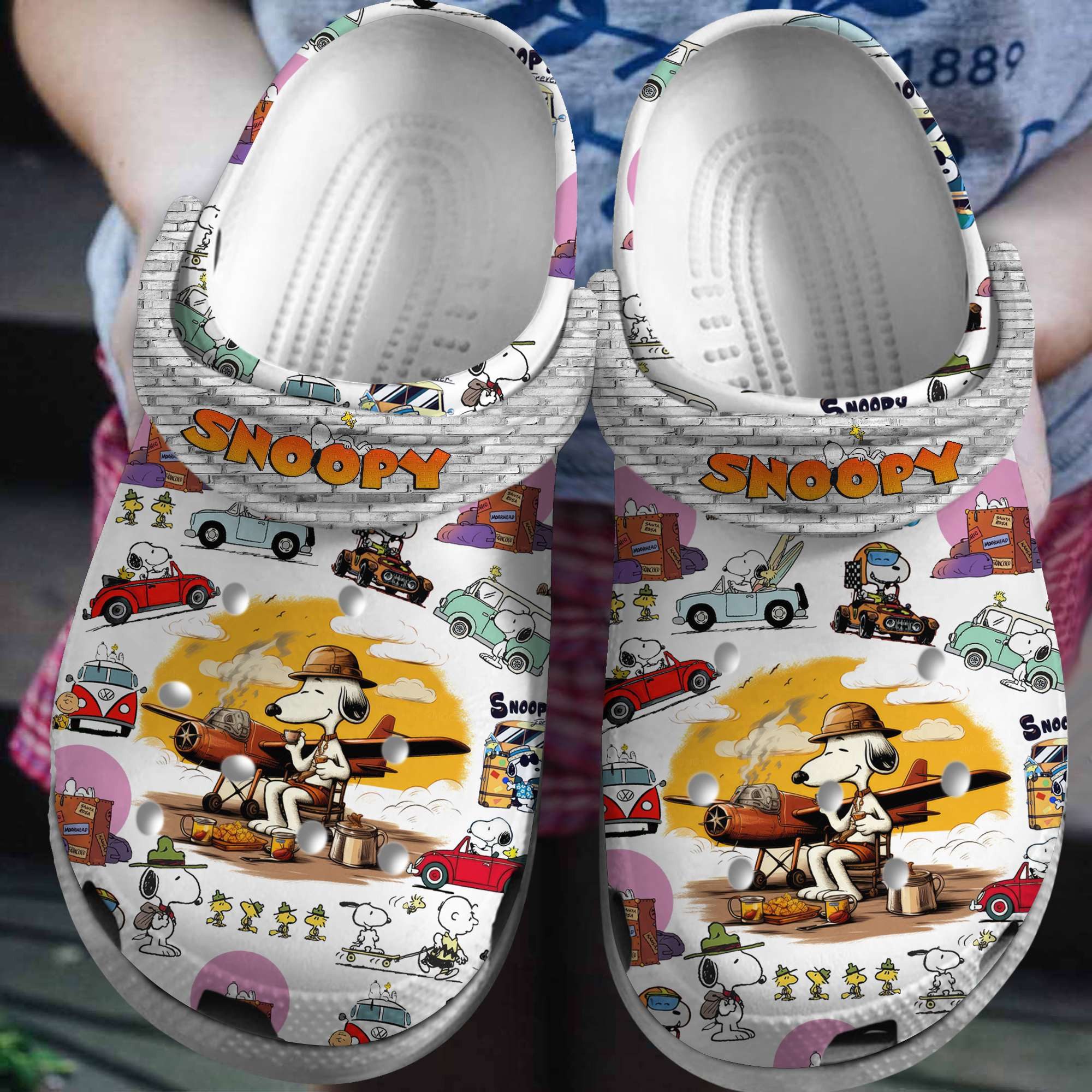 new design of cute peanuts snoopy cartoon crocs hkams