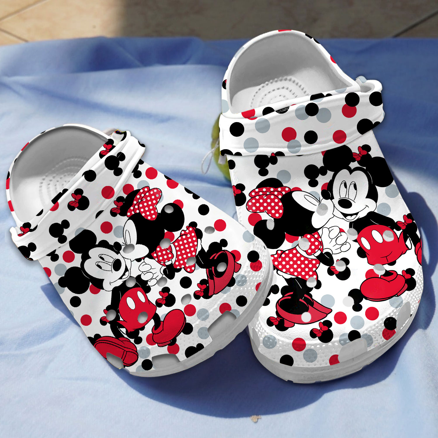 romantic mickey kissing minnie mouse cartoon white clogs for kids and adults syjsb