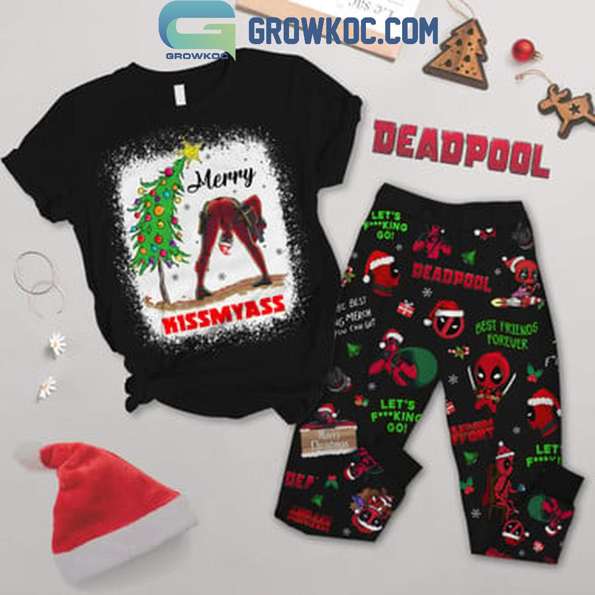 Deadpool Wolverine Kiss MyAss In Christmas Fleece Pajamas Set 1 st5gW