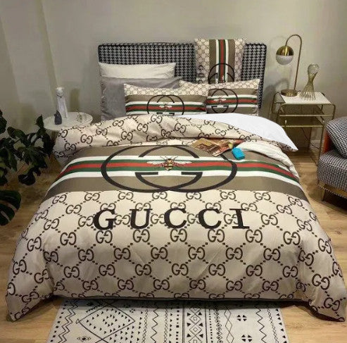 Gucci Bee Big Logo In Monogram Background With Stripe Duvet Cover Set dfcd73de 7891 47a9 80f0 6df63678a3a4 1024x1024@2x