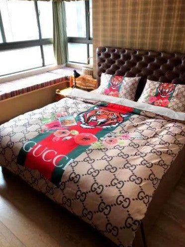 Gucci Floral Tiger With Vintage Web In Monogram Background Duvet Cover Set 97b08650 87ca 42c5 950d ee3c9fd370c3 1024x1024@2x