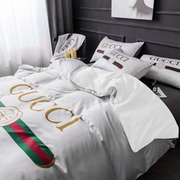Gucci Signature Logo In Black Background Bedding Set King 1 6c69f397 d5a0 4507 bd4e a6349ffb35da 1024x1024@2x