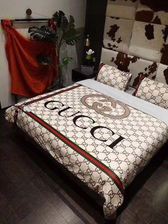 Luxury Gucci Big Logo In Monogram Background With Vintage Web Bedding Set c36e4308 5278 4bde 9795 e3687d8fd2ac 1024x1024@2x