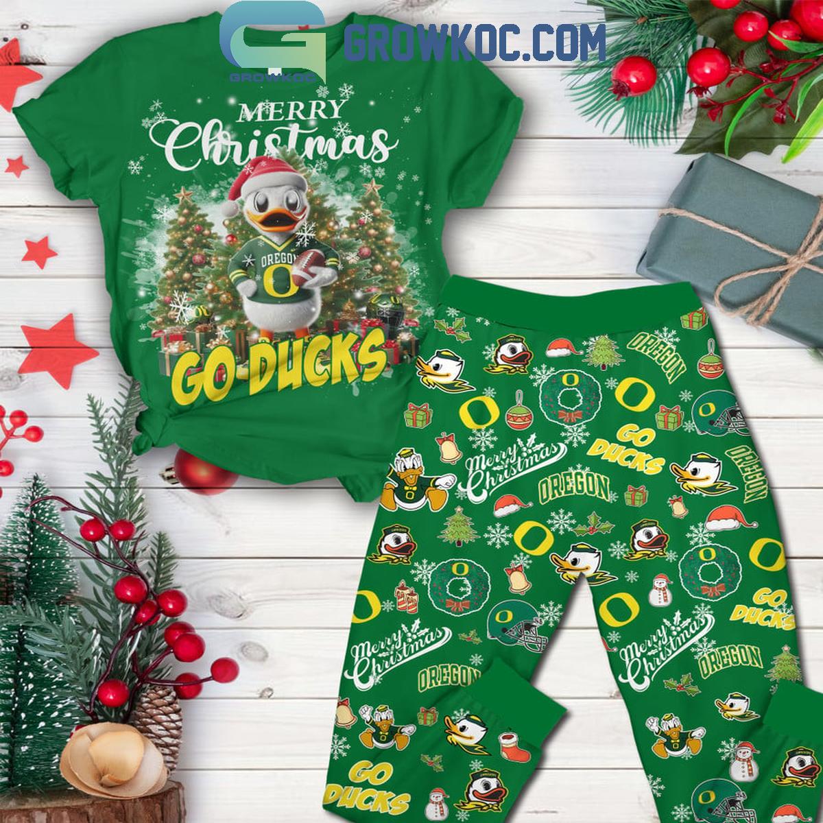 Oregon Ducks Merry Christmas And Happy New Year 2025 Fleece Pajamas Set 1 w7fwk