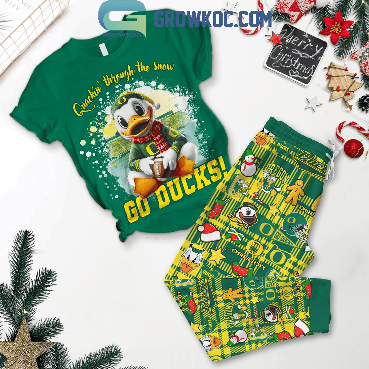 Oregon Ducks Quackin Through The Snow Christmas Fleece Pajamas Set 1 cDPY9