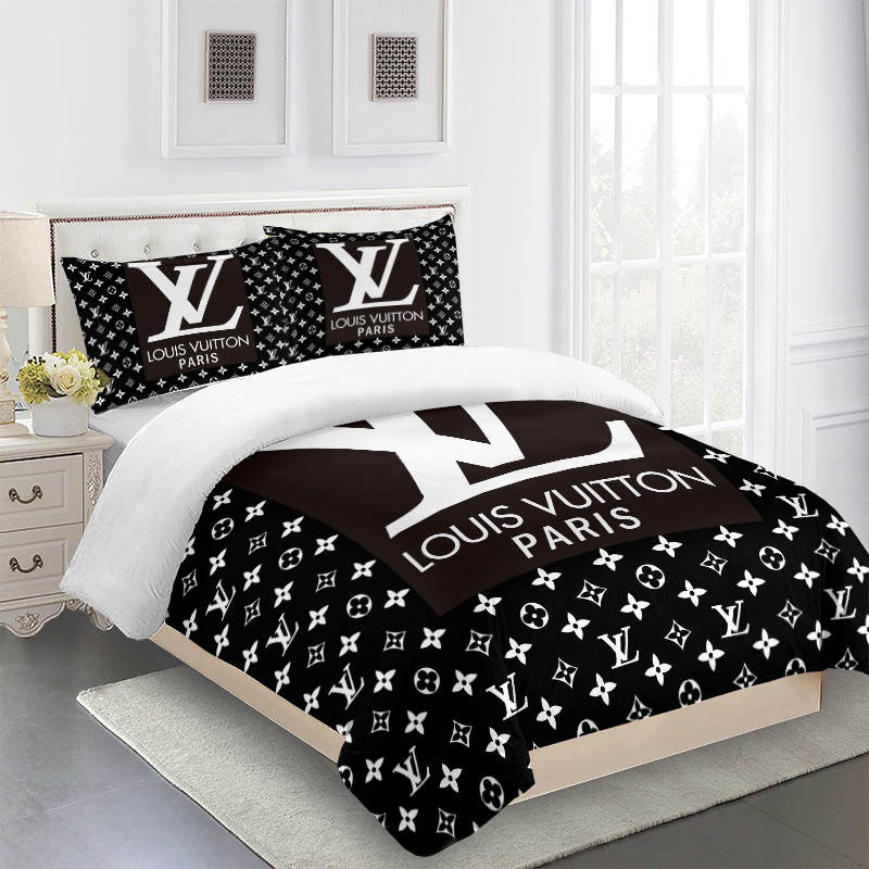 louisVuittoncomfortersetBlackandwhite 1d606392 4236 47d2 9ed6 38e55b591d70 1024x1024@2x